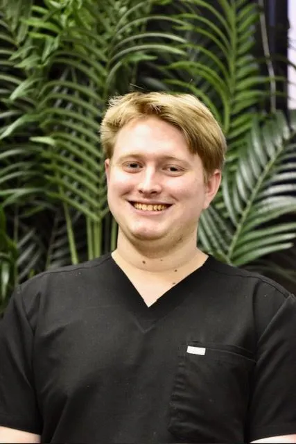 Jakson, Dental Assistant